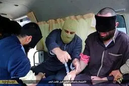 داعش دست 4 جوان عراقی را قطع کرد/تصاویر