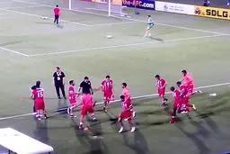 عکسی از گرم کردن بازیکنان تراکتور برای بازی با النصر