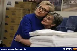 ژست متفاوت هیلاری کلینتون برای عکس گرفتن/ عکس