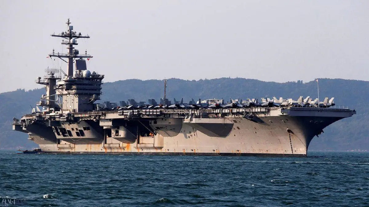 تصویری از ناو غول‌آسای آمریکایی در آب‌های ویتنام