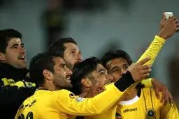 سلفی بسیار جالب درورزشگاه آزادی +عکس