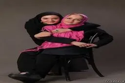 عکس: نرگس محمدی در کنار مادرش
