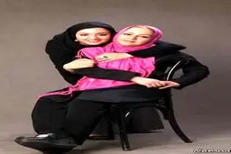 عکس: نرگس محمدی در کنار مادرش