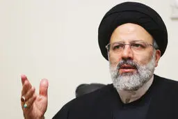 کنایه‌های ادامه دارِ رئیسی به روحانی:در کسوت روحانیت هستند، اما نگاه سکولار دارند