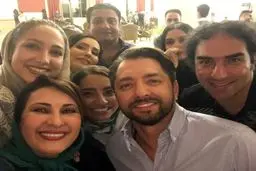 سلفی‌بازی فاطمه گودرزی در جشنواره فیلم کیش/عکس