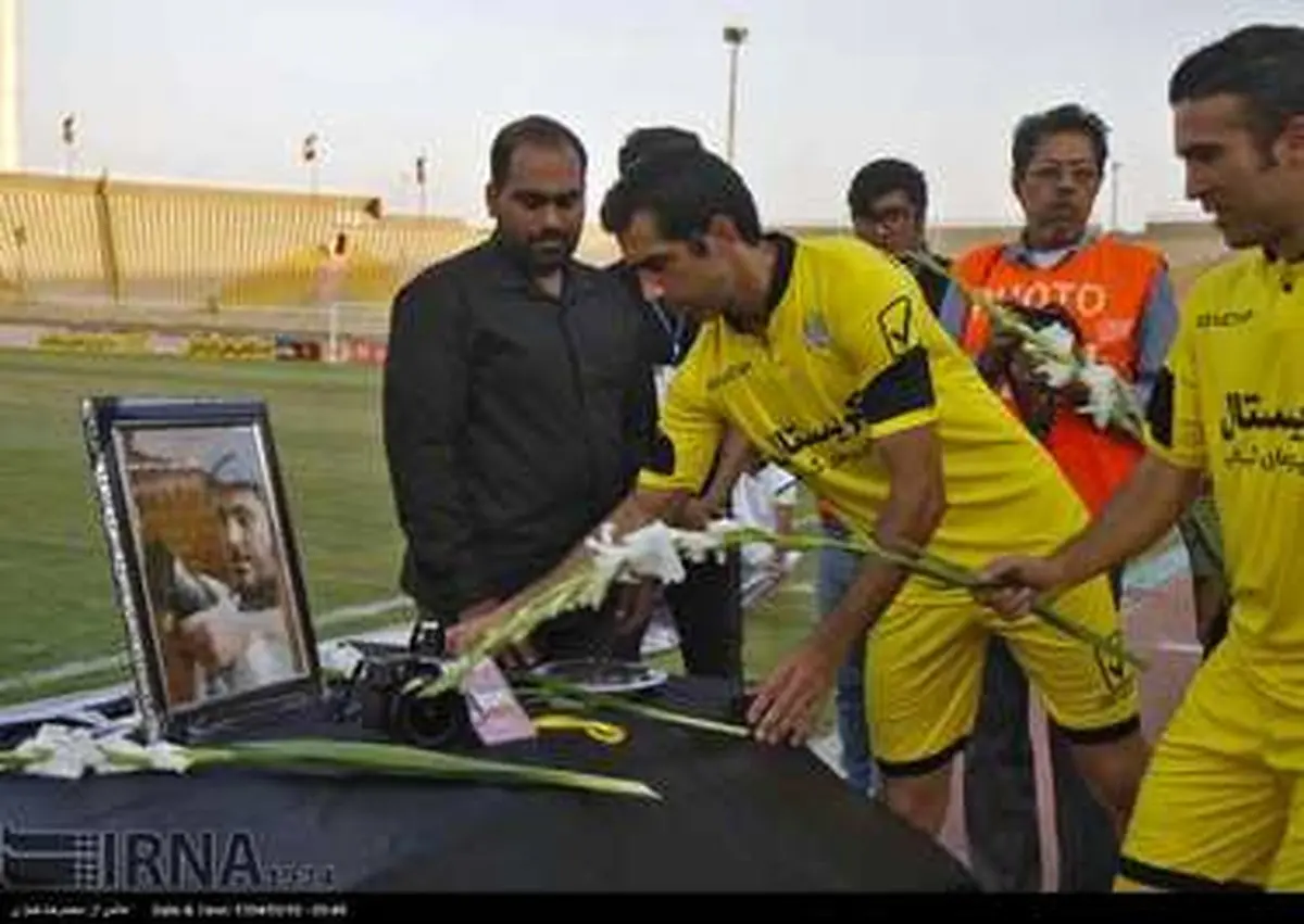 گرامیداشت علی هویسی در حاشیه دیدار فولاد خوزستان و نفت تهران/تصاویر