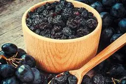 همراه با صبحانه ۵ عدد مویز بخورید