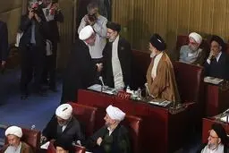 دیدار گرم حسن روحانی با ابراهیم رئیسی در حاشیه جلسه خبرگان رهبری/عکس