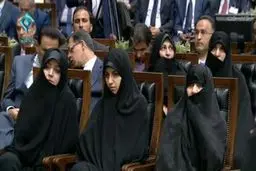 دختران روحانی در مراسم تحلیف پدرشان/عکس