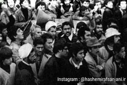 هاشمی رفسنجانی بدون محافظ در یک راهپیمایی /عکس