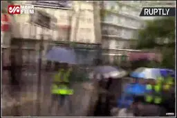 ببینید: تظاهرات جلیقه‌زردها زیر باران هم ادامه پیدا کرد