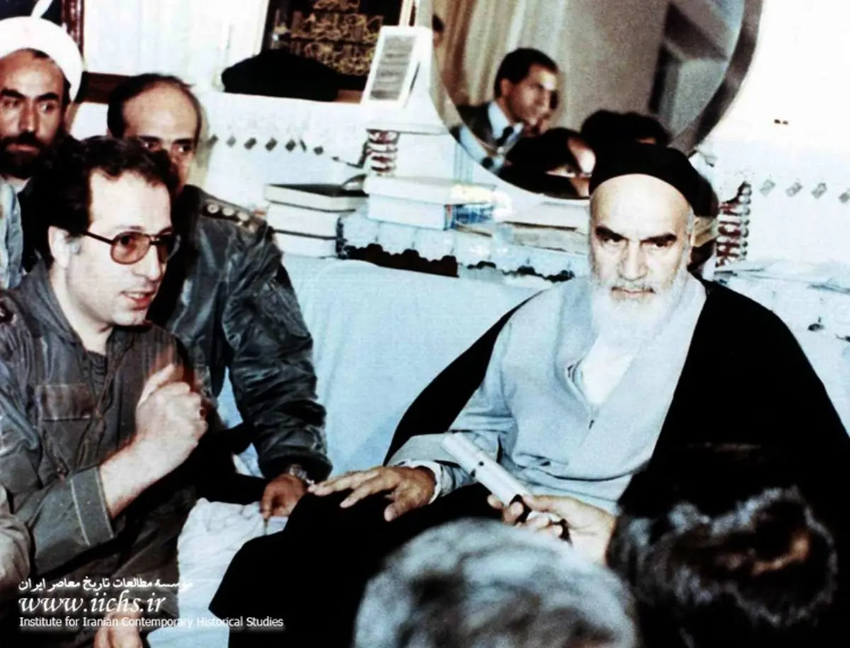 تصویر رئیس دفتر مقام معظم رهبری همراه شهیدفکوری در محضر امام