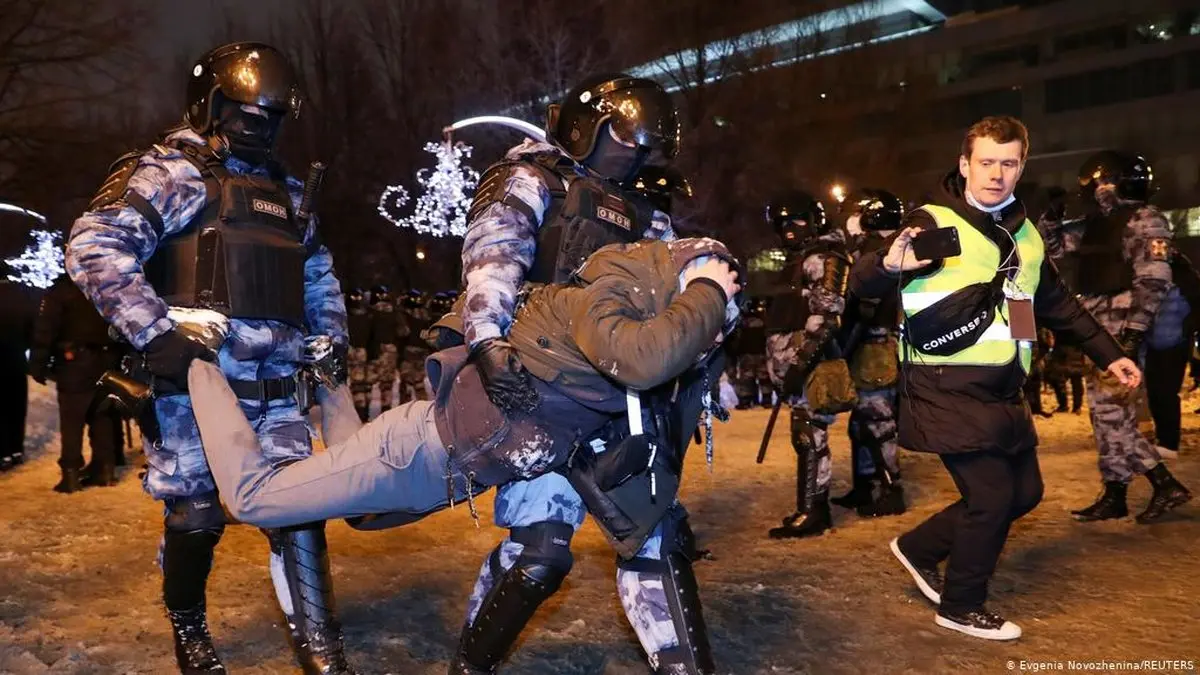 تظاهرات بزرگ در روسیه علیه پوتین / نخستین چالش جدی دولت بایدن با روسیه + عکس