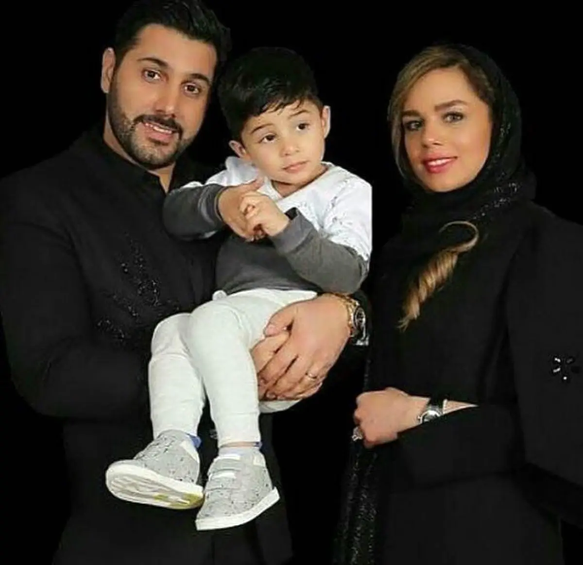 احسان خواجه اميري در کنار همسر و فرزندش/عکس