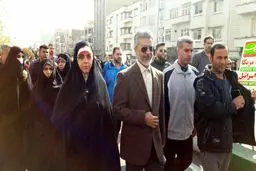 حضور خانوادگی فرمانده نیروی دریایی ارتش در راهپیمایی ۲۲ بهمن/عکس