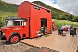 کامیون آتش نشانی که تبدیل به هتل شد / تصاویر