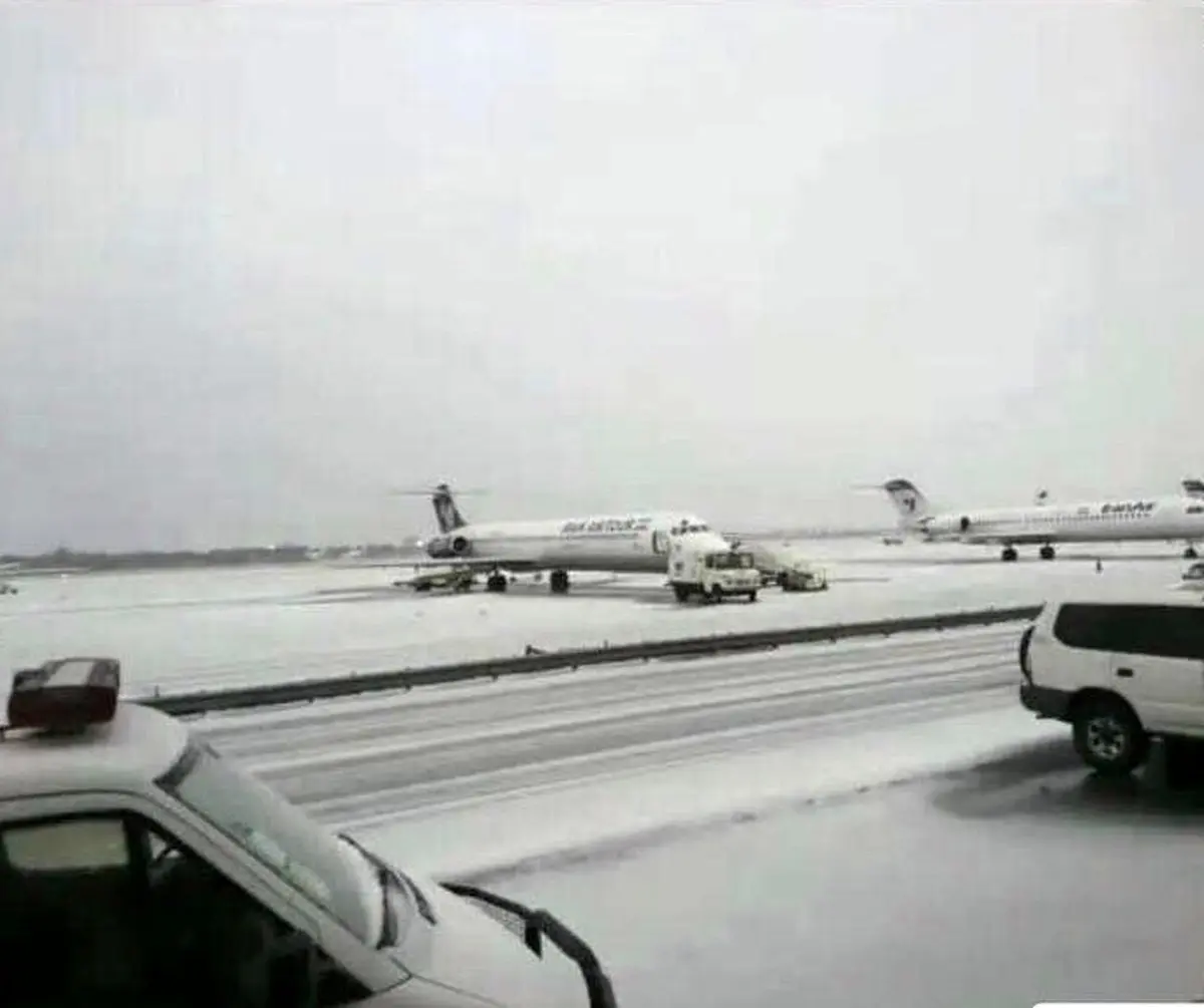 بارش تگرگ در فرودگاه مهرآباد/ عکس