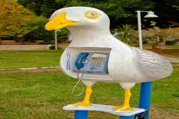 تصاویر/ متفاوت‌ترین باجه‌های تلفن عمومی دنیا