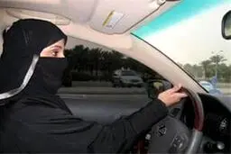 پسر پادشاه عربستان درباره رانندگی زنان چه گفت؟/ محمد بن سلمان: جامعه باید تصمیم بگیرد
