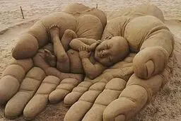 عکس هایی بی نظیر از هنر دست با ماسه / تصاویر