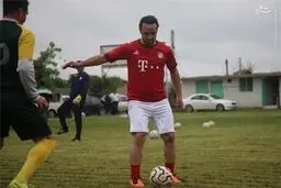 جادوگر با پیراهن بایرن مونیخ پا به توپ شد/ عکس