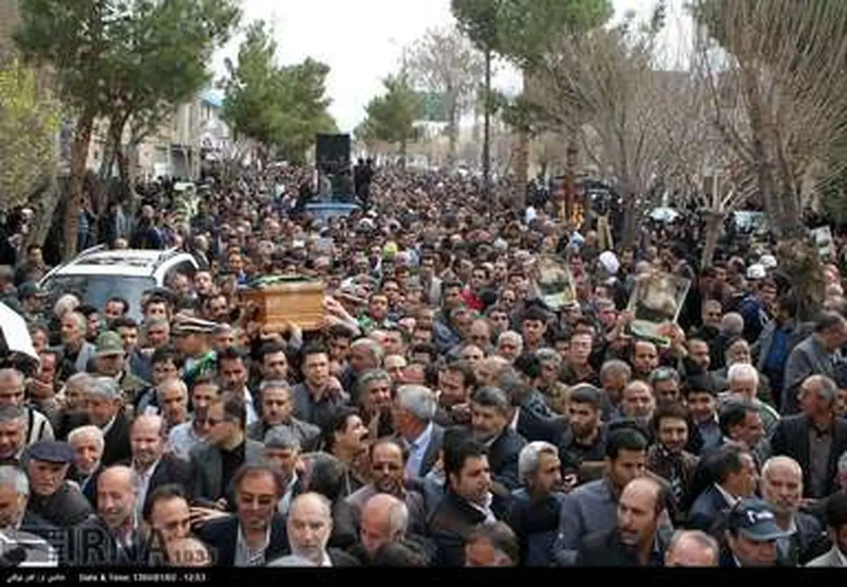 حاشیه‌های تصویری مراسم تشییع مادر رییس جمهور با حضور نهاوندیان، جهانگیری، صادق خرازی، ابوترابی‌فرد، زنگنه و ...