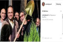 ژست رامبد جوان با بیلی که به‌دست دارد / عکس