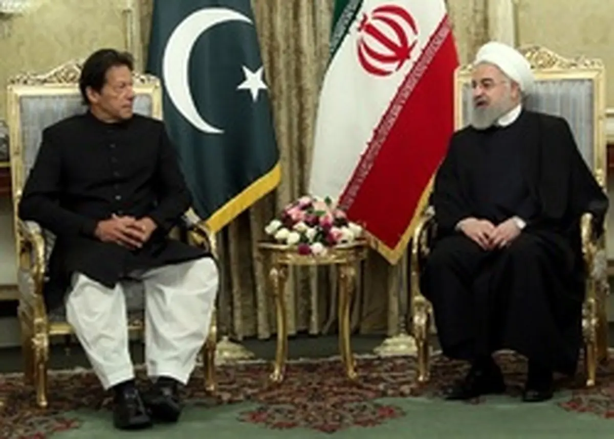 روحانی در نشست مطبوعاتی با عمران خان: گام جدیدی در روابط ایران و پاکستان برداشته شد/ ایران آماده تامین نیازهای نفت و گاز پاکستان است/ برای تقویت صادرات و واردات ایران و پاکستان ، کمیته تهاتر تشکیل می شود