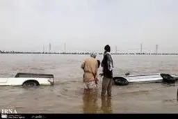 2 خودرو در سیلاب جاده اهواز - آبادان غرق شدند
