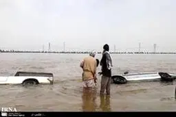 2 خودرو در سیلاب جاده اهواز - آبادان غرق شدند