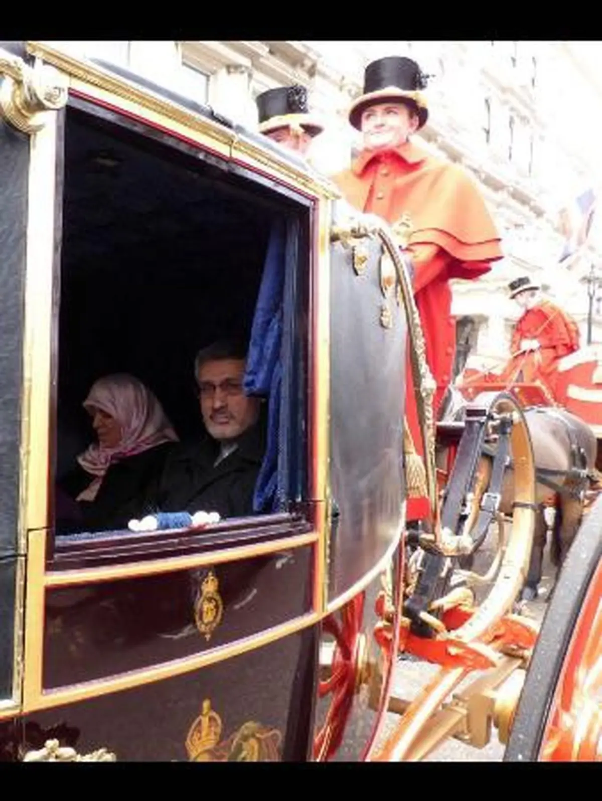 سفیر ایران در کالسکه سلطنتی ملکه انگلستان/عکس