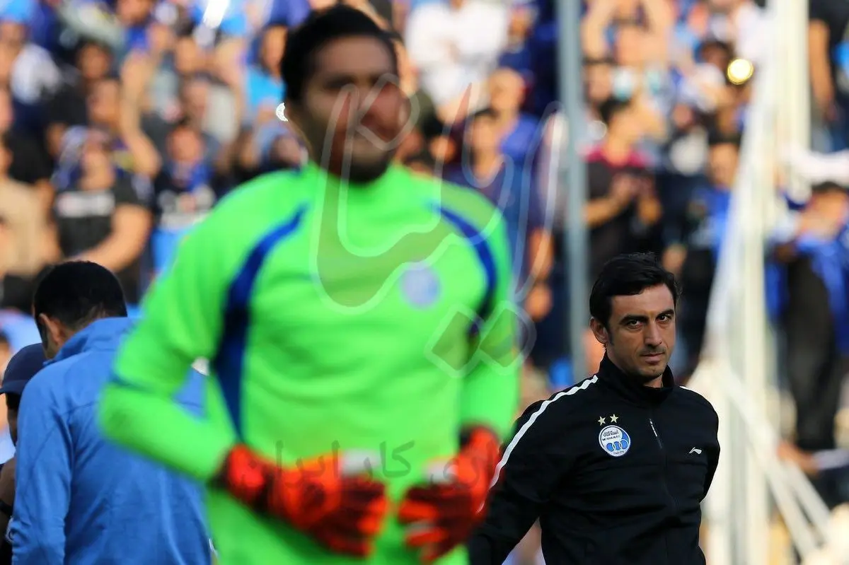 نگاه پر معنای مهدی رحمتی به حسینی در حاشیه دربی/عکس