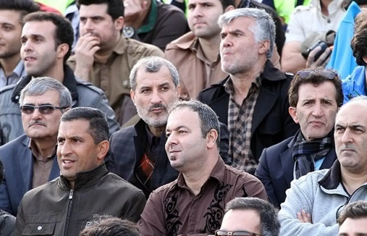 حاجی مایلی و تماشای بازی فیروز کریمی و امیر قلعه نویی که منتقدشان است+عکس