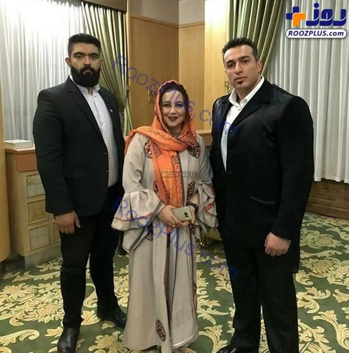 بهنوش بختیاری با بادیگاردها در مراسم افطاری! /عکس