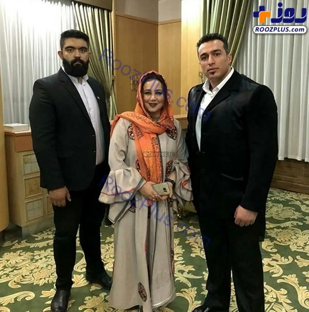 بهنوش بختیاری با بادیگاردها در مراسم افطاری! /عکس