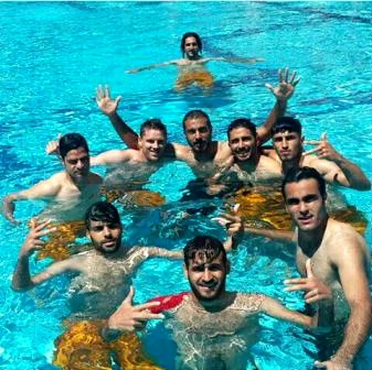 آب تنی پرسپولیسی ها در ترکیه/عکس