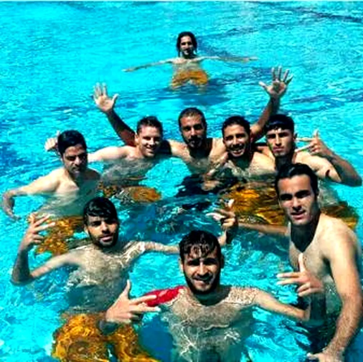 آب تنی پرسپولیسی ها در ترکیه/عکس