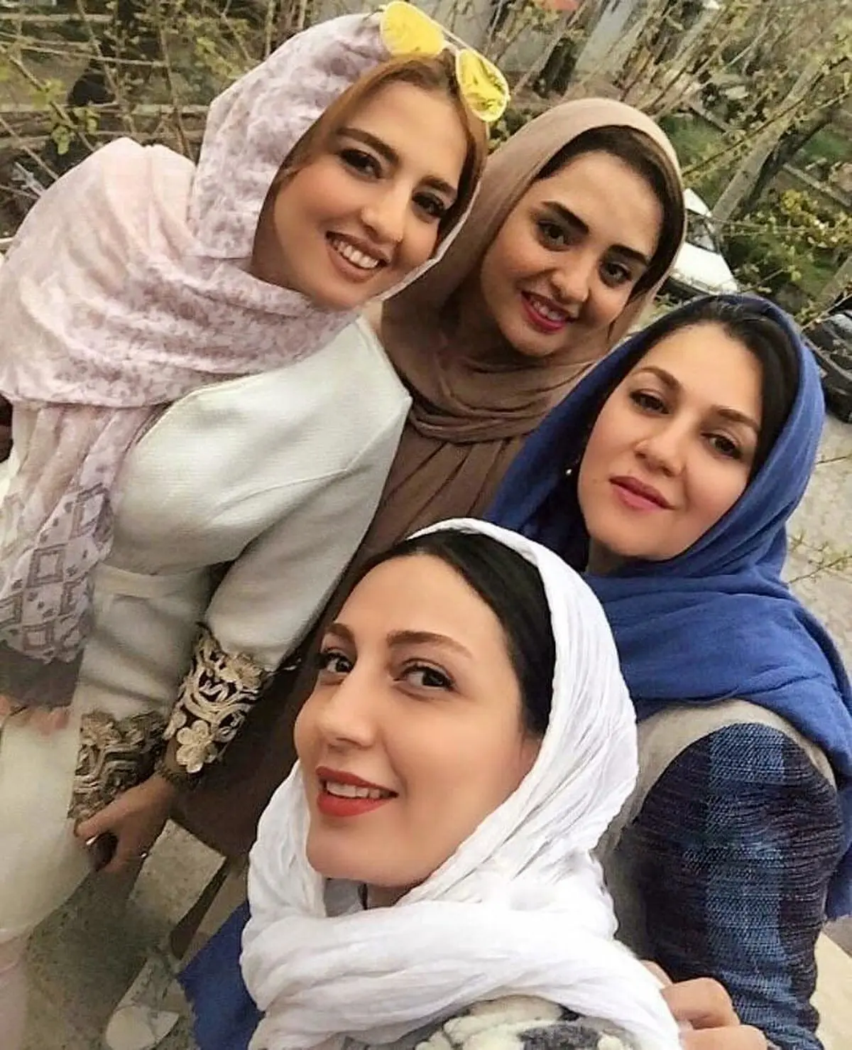 دورهمی ستاره اسكندرى، نرگس محمدى و خواهرش/عکس