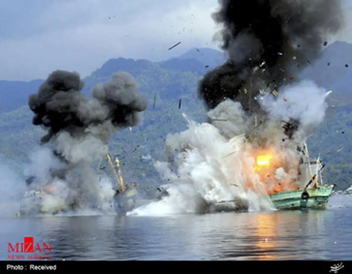‫انفجار قایق‌های صید غیرمجاز در اندونزی/ تصاویر
