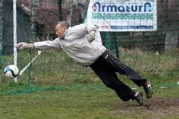 آمادگی بدنی فوتبالیست 80 ساله لهستانی!/عکس