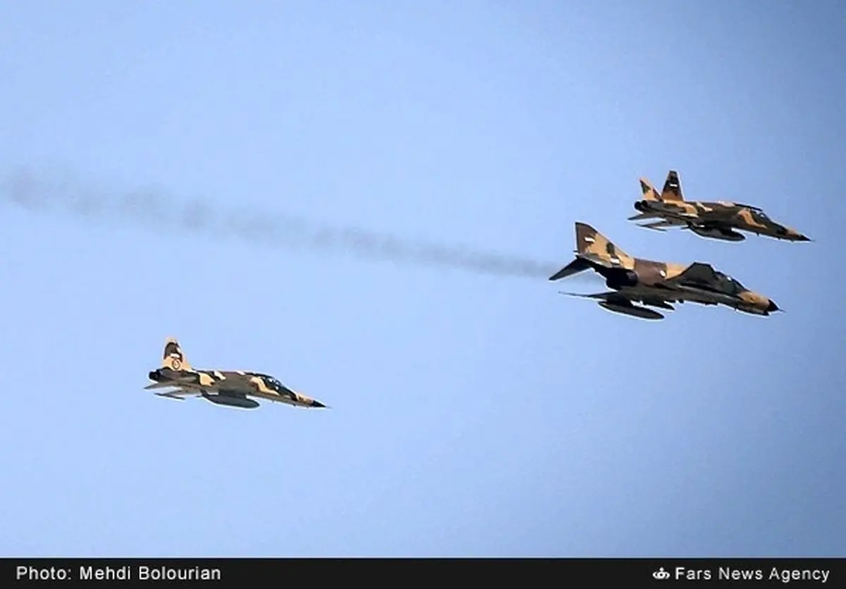 پرواز جنگنده صاعقه ۲کابین در آسمان تهران+عکس