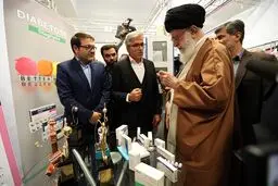 تصاویری دیدنی از بازدید رهبر انقلاب از نمایشگاه کالای ایرانی