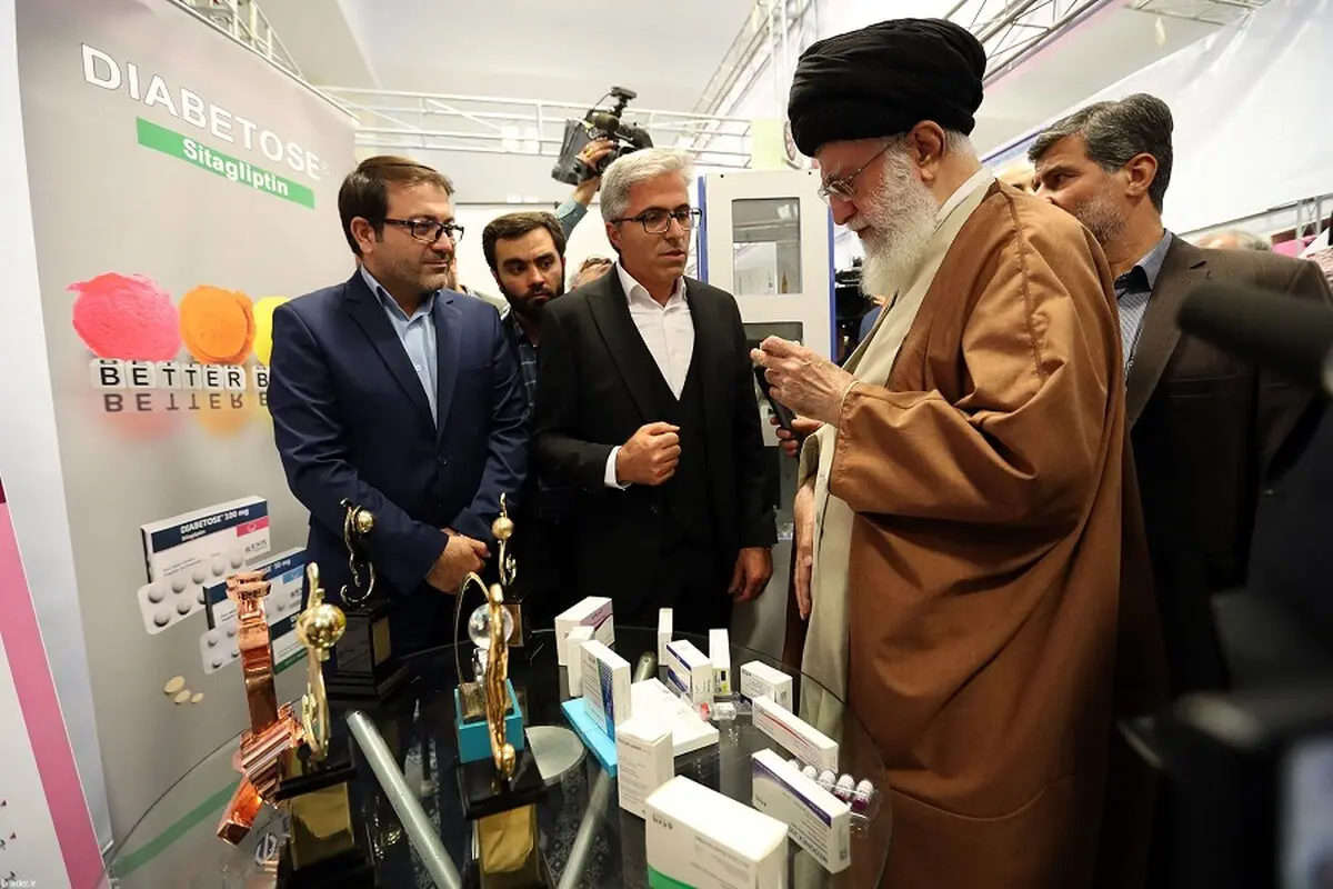 تصاویری دیدنی از بازدید رهبر انقلاب از نمایشگاه کالای ایرانی