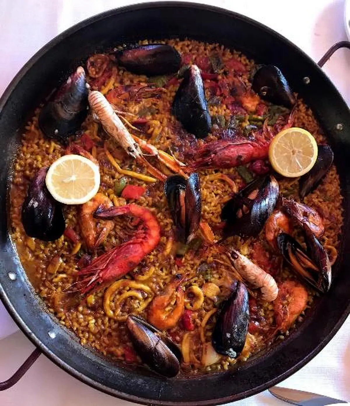 سوژه شدن غذای عجیبی که رز رضوی خورده است! عکس