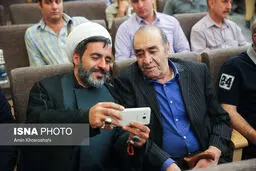 سلفی متفاوت با خواننده سرشناس قدیمی در مراسم ختم/عکس
