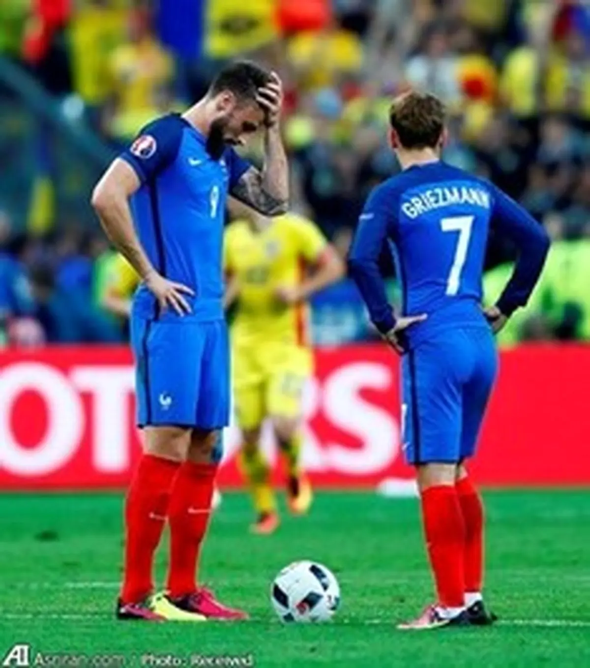 حواشی تصویری دیدار تیم های فوتبال فرانسه و رومانی