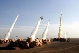 موشک ایرانی که آمریکایی‌ها را به وحشت انداخت/ مهم‌ترین ویژگی‌های موشک بالستیک ایران + عکس