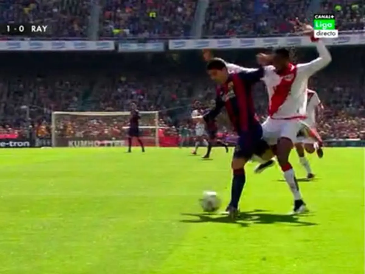 پنالتی آشکار روی سوارز که گرفته نشد (عکس)