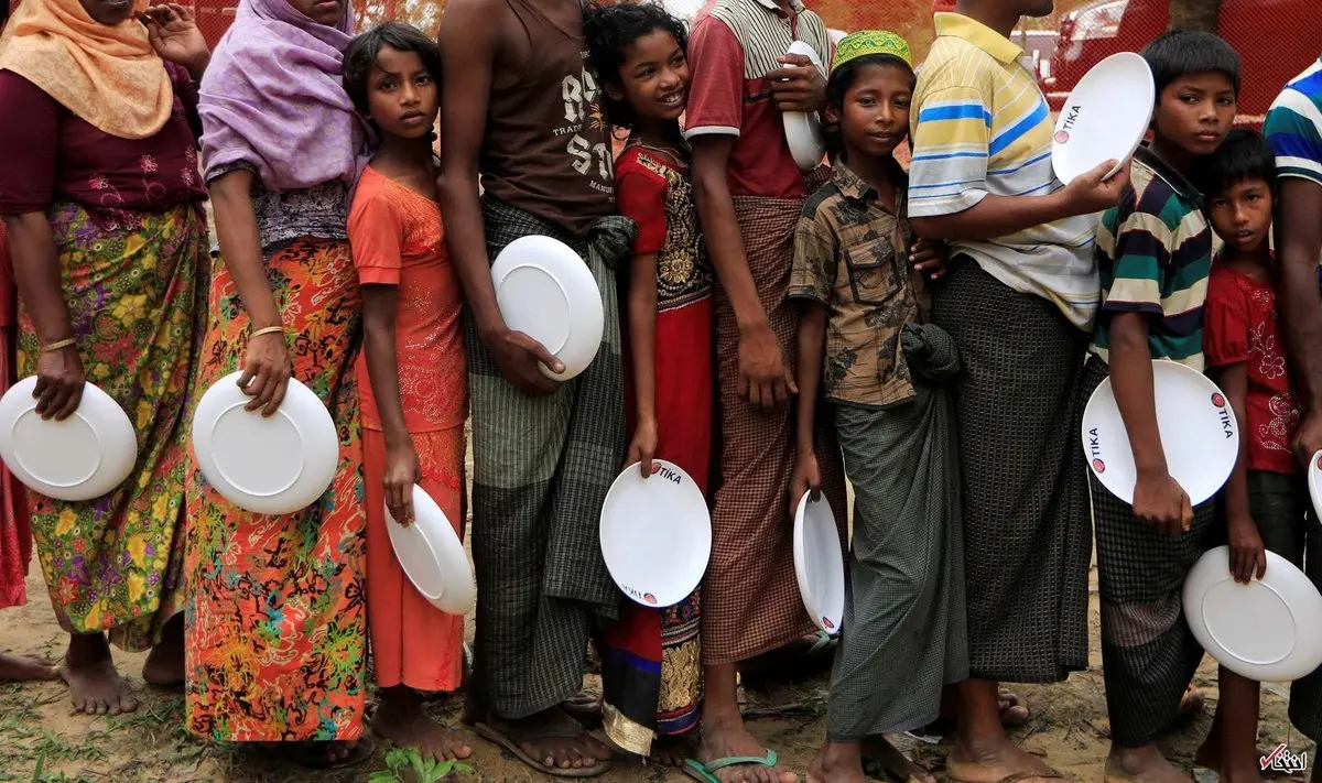 آوارگان روهینگیا در صف غذا/عکس