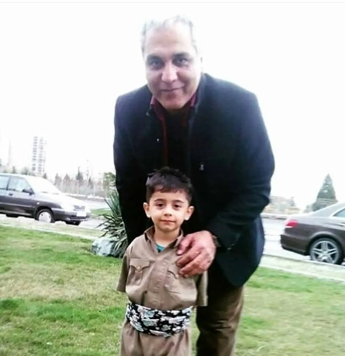 عکس مهران مدیری و کودک کرد